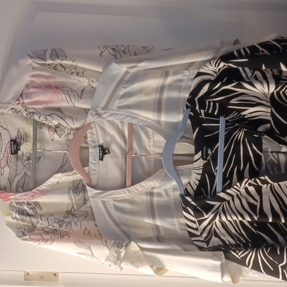 3 Torrid Harper Challis Short Sleeve Blouses (3 in EUC) - Picture 6 of 10